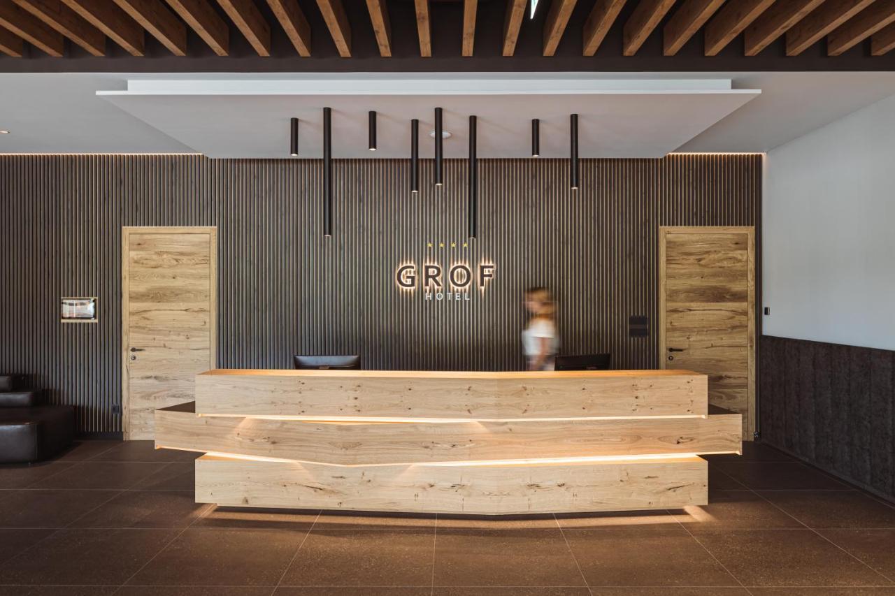 Hotel Grof Vransko エクステリア 写真