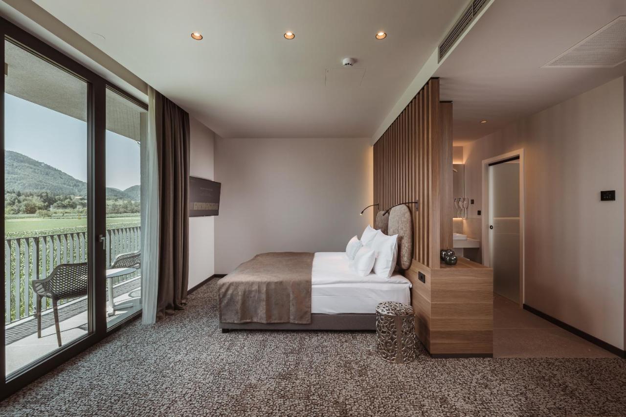 Hotel Grof Vransko エクステリア 写真
