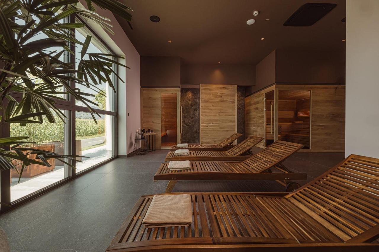 Hotel Grof Vransko エクステリア 写真