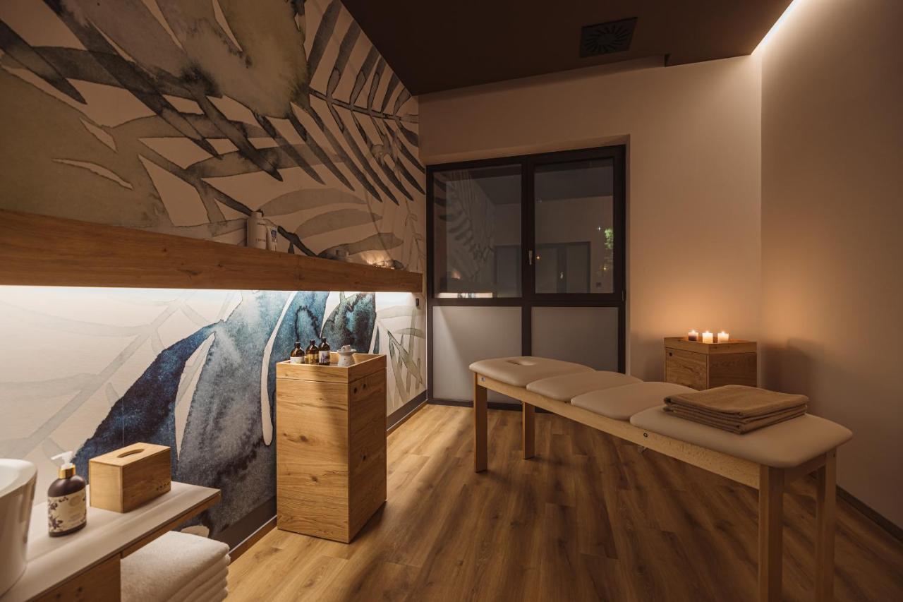 Hotel Grof Vransko エクステリア 写真