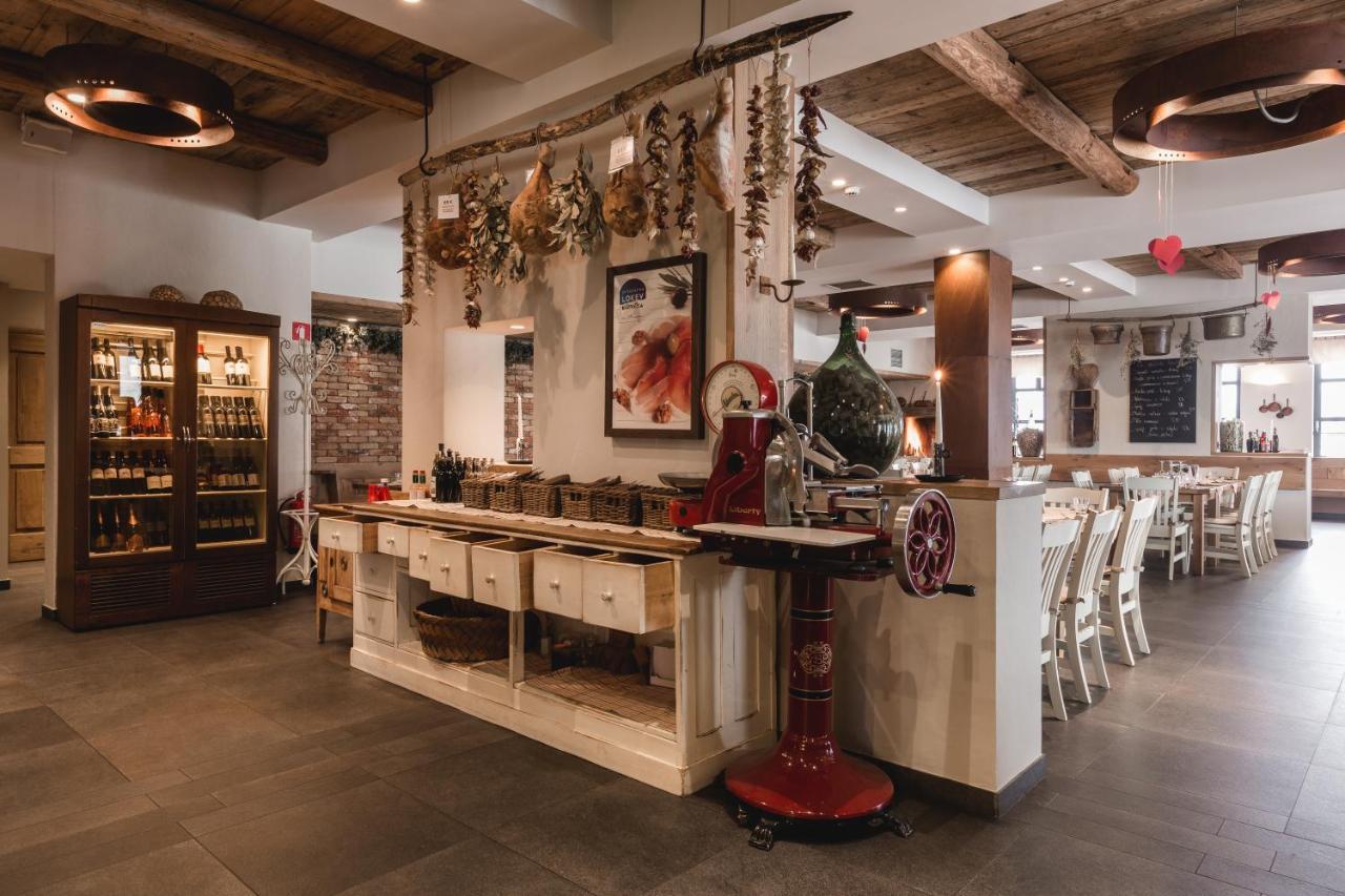 Hotel Grof Vransko エクステリア 写真